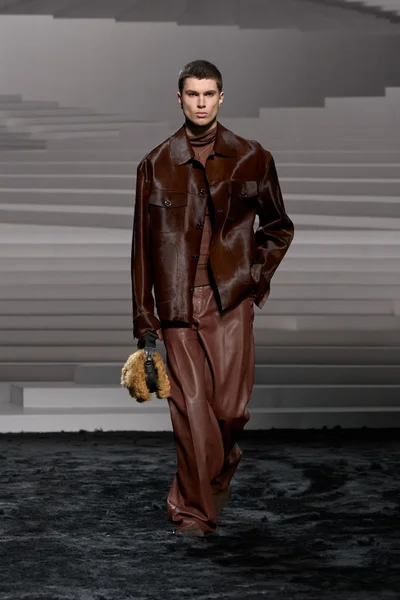 Look 37